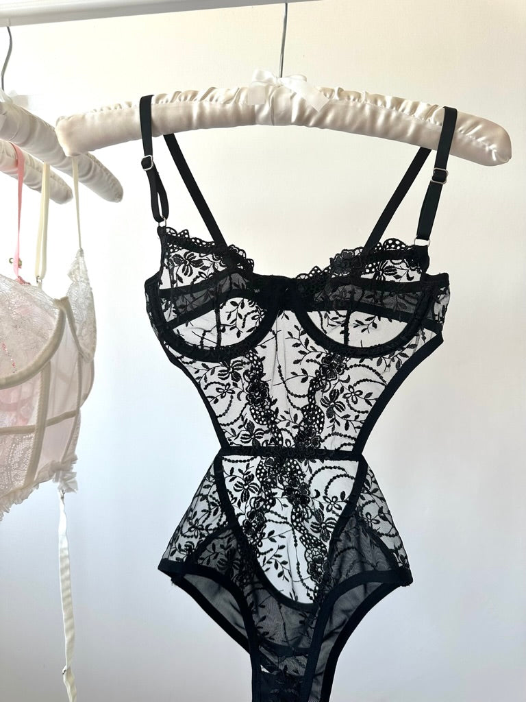 Peony Siyah Bodysuit.