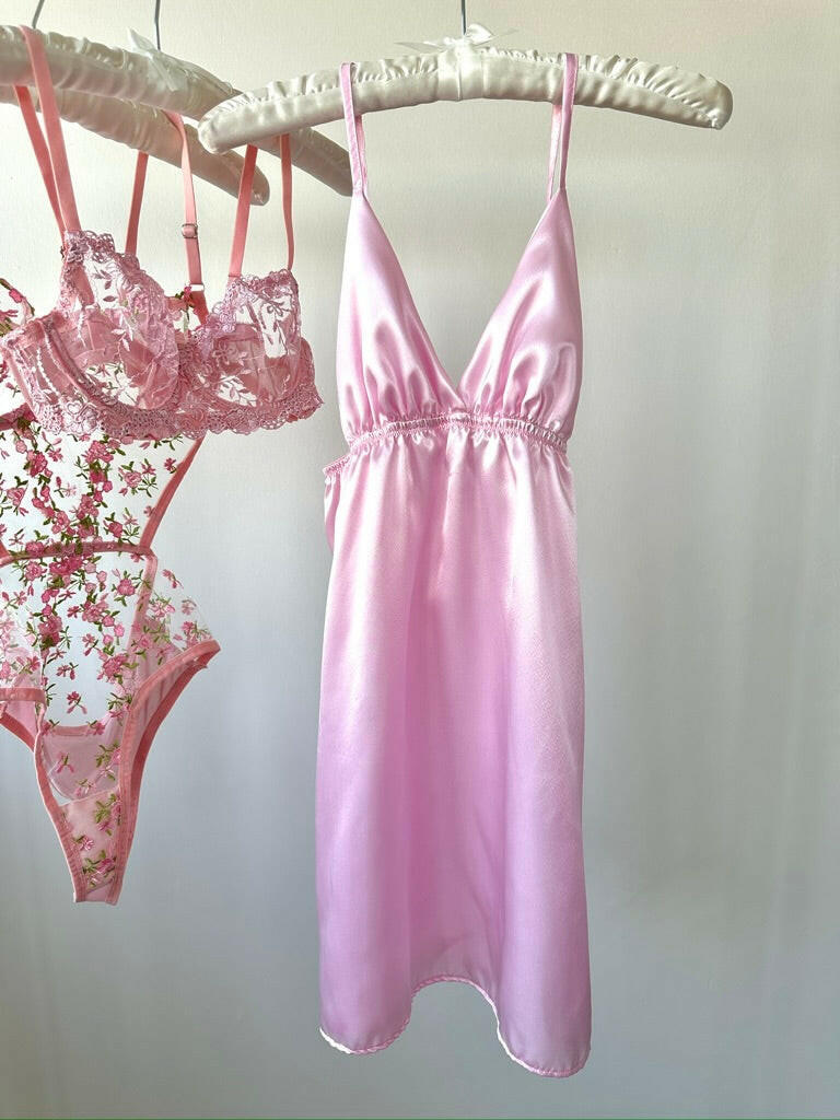 Merida Pembe Saten Gecelik.
