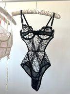Peony Siyah Bodysuit.
