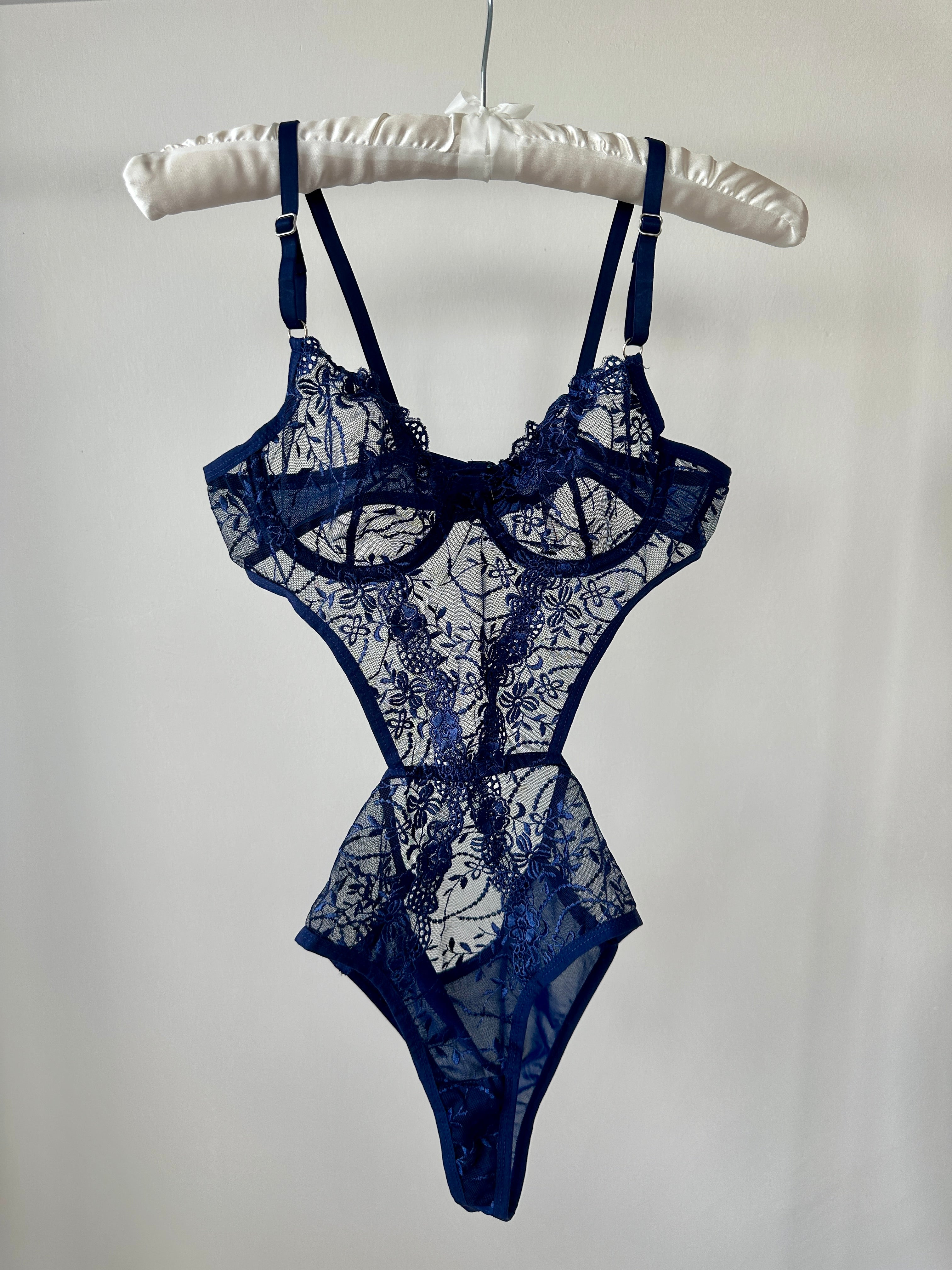 Peony Lacivert Bodysuit.