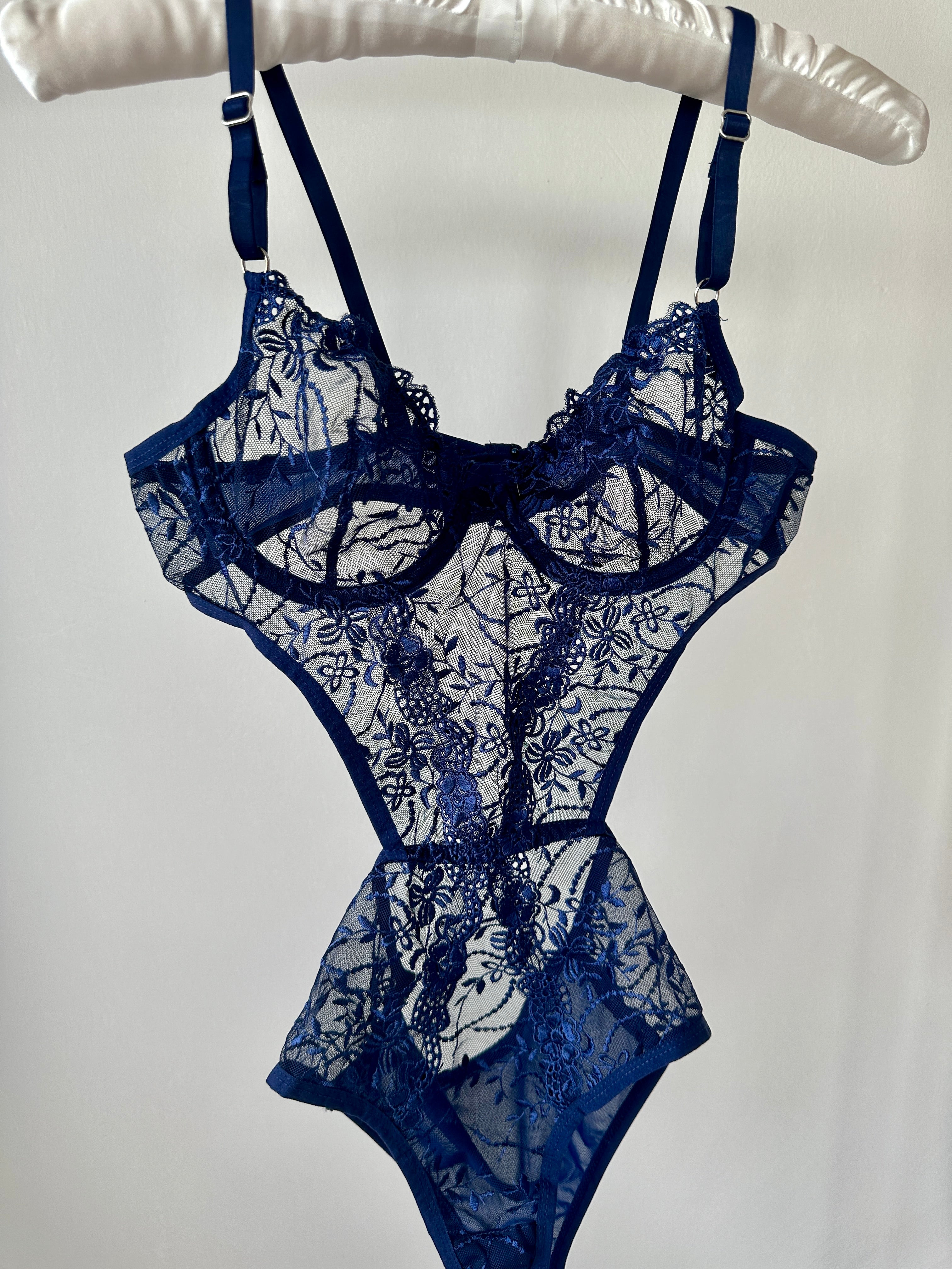 Peony Lacivert Bodysuit.