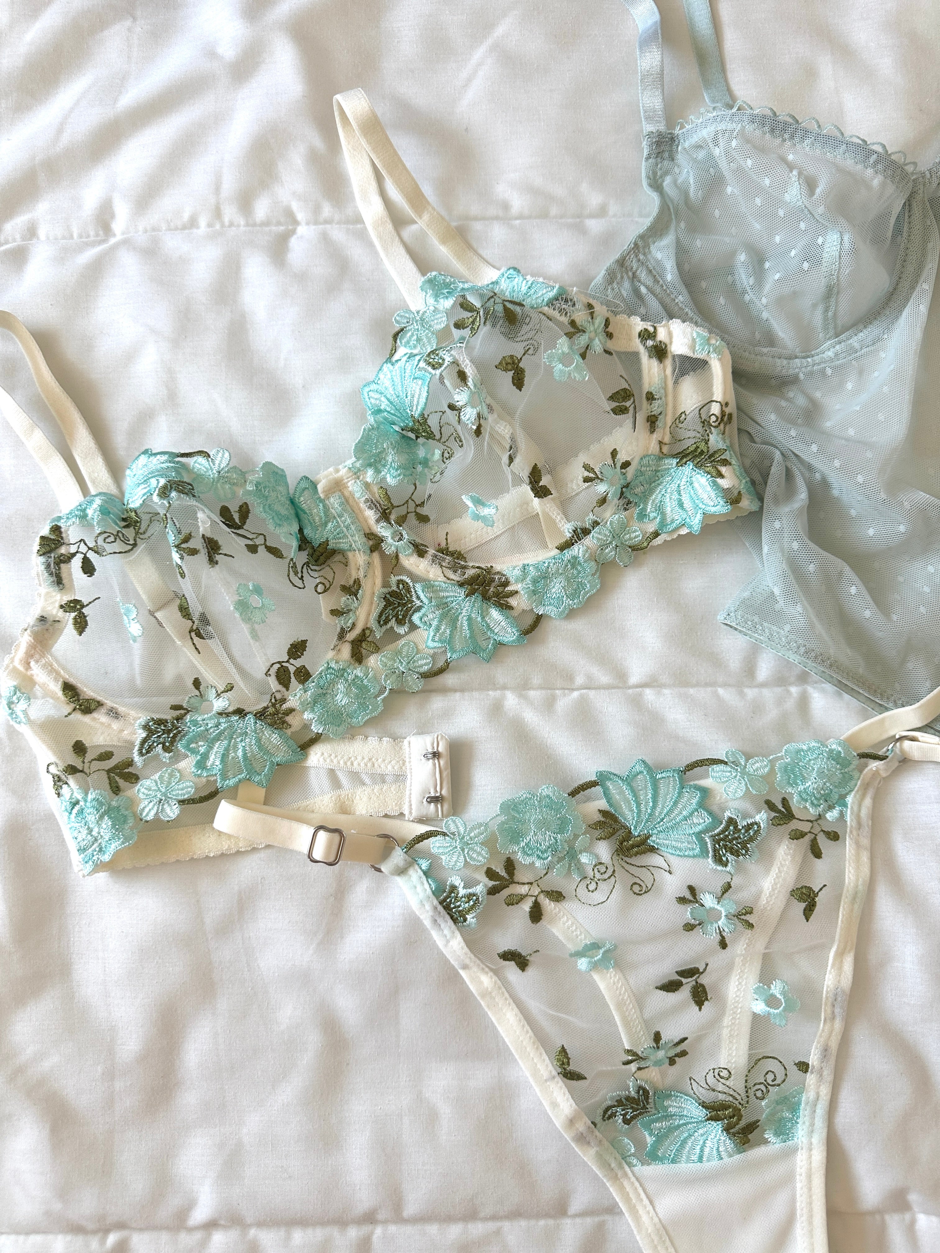 Beyaz Lily Bralet Takım