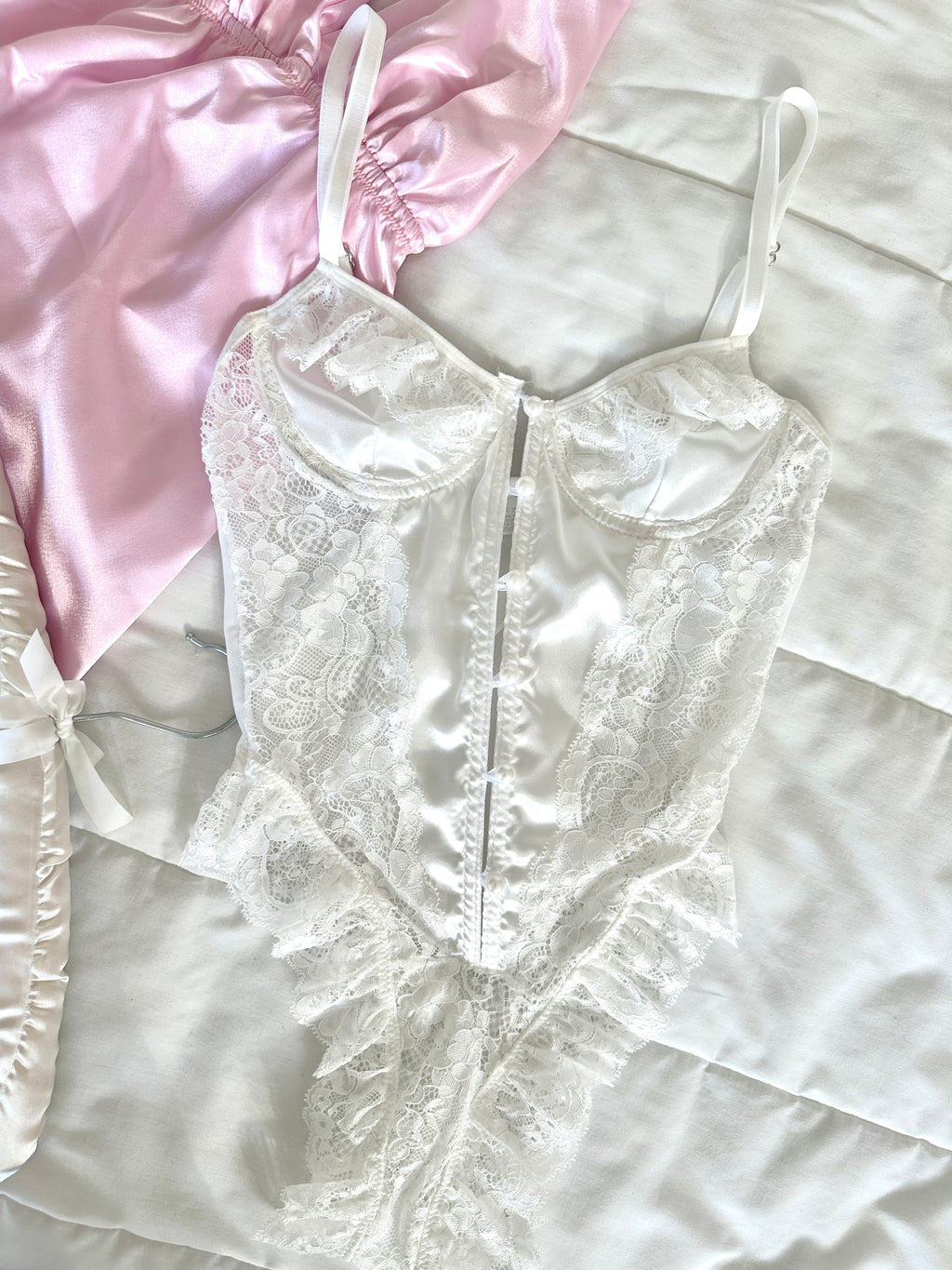 Julia Beyaz Bodysuit