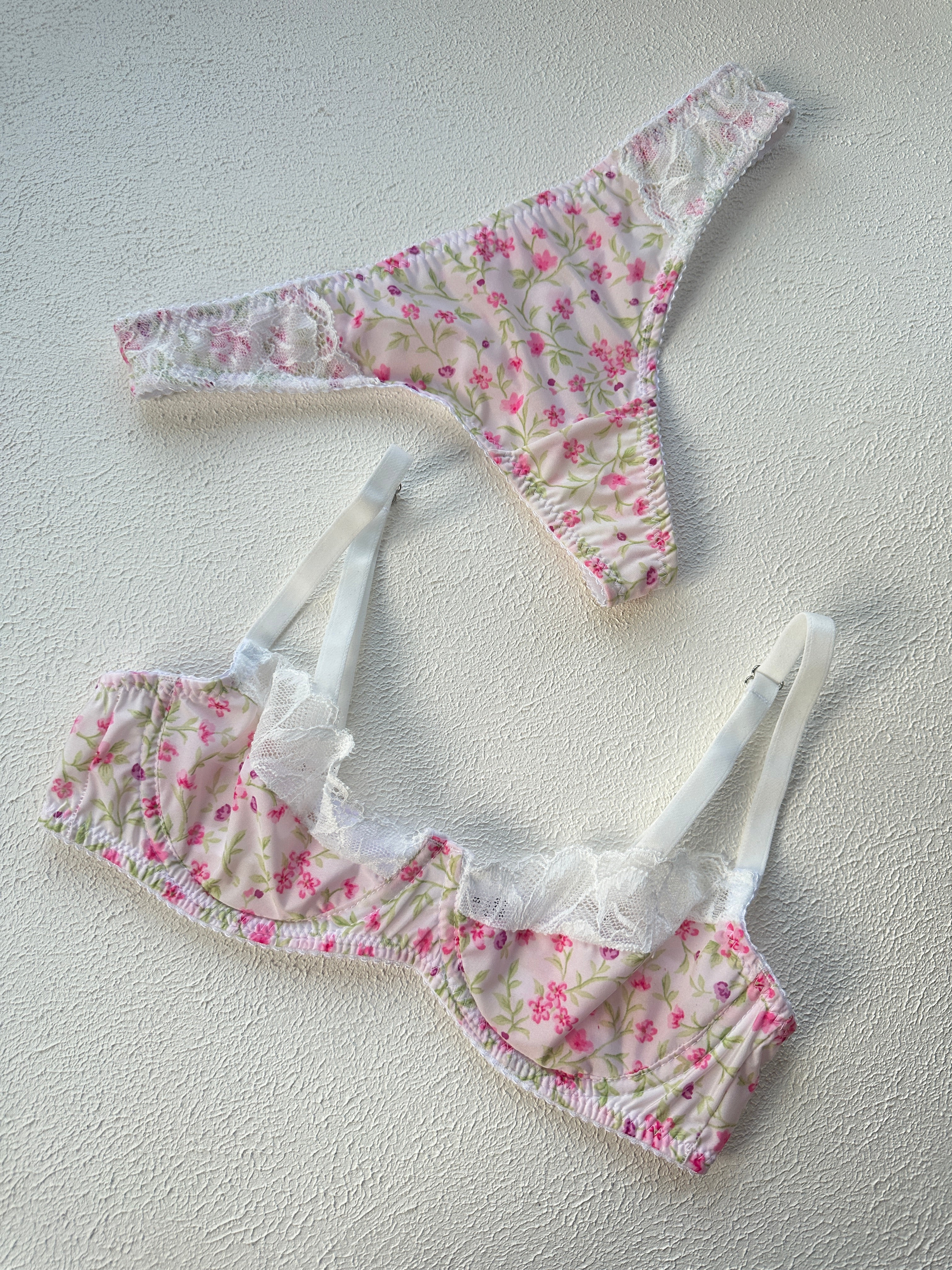 Clara Pembe Balenli Takımı