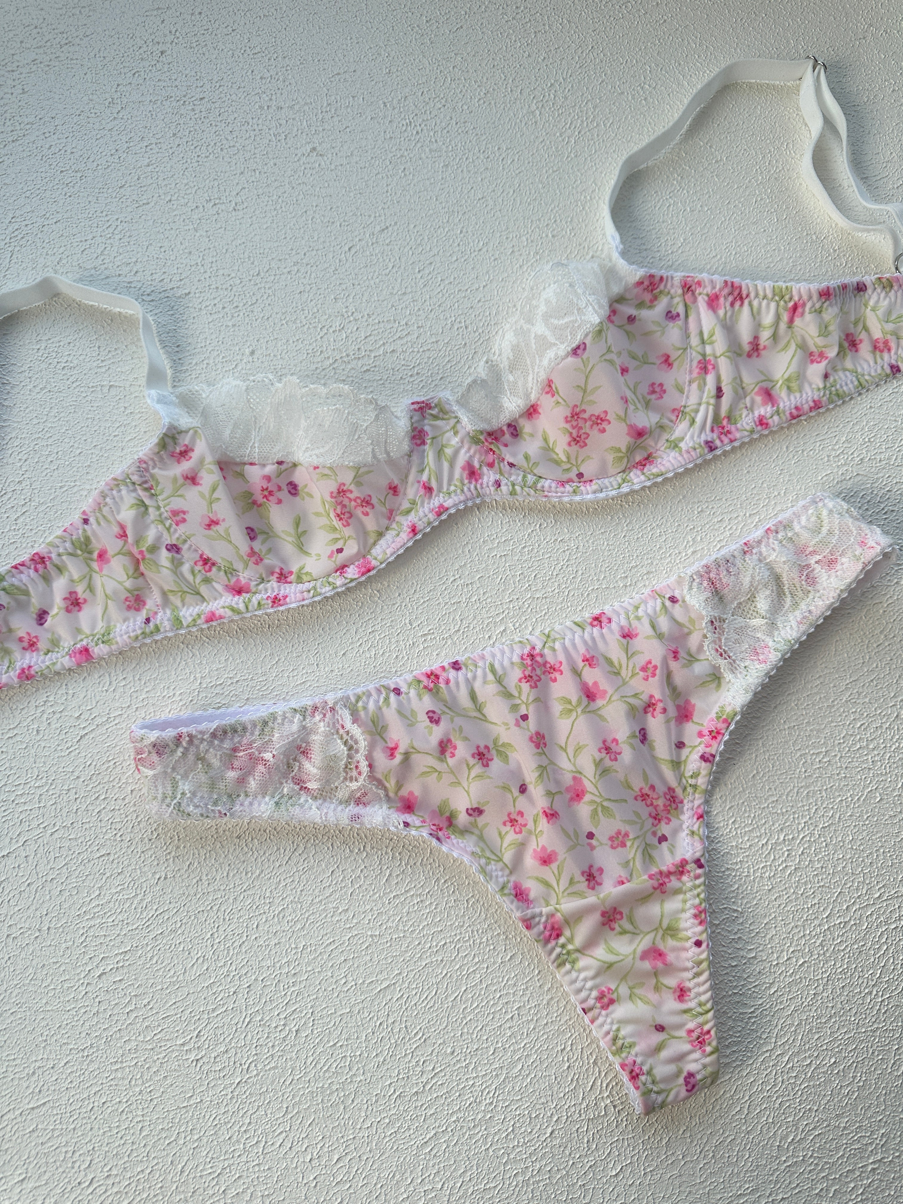 Clara Pembe Balenli Takımı