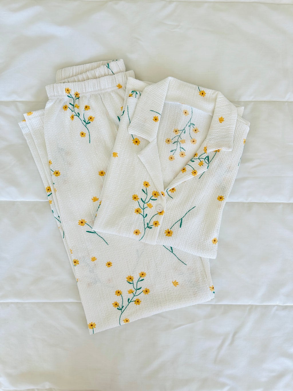 Beyaz Çiçekli Bürümcük Pijama Takımı