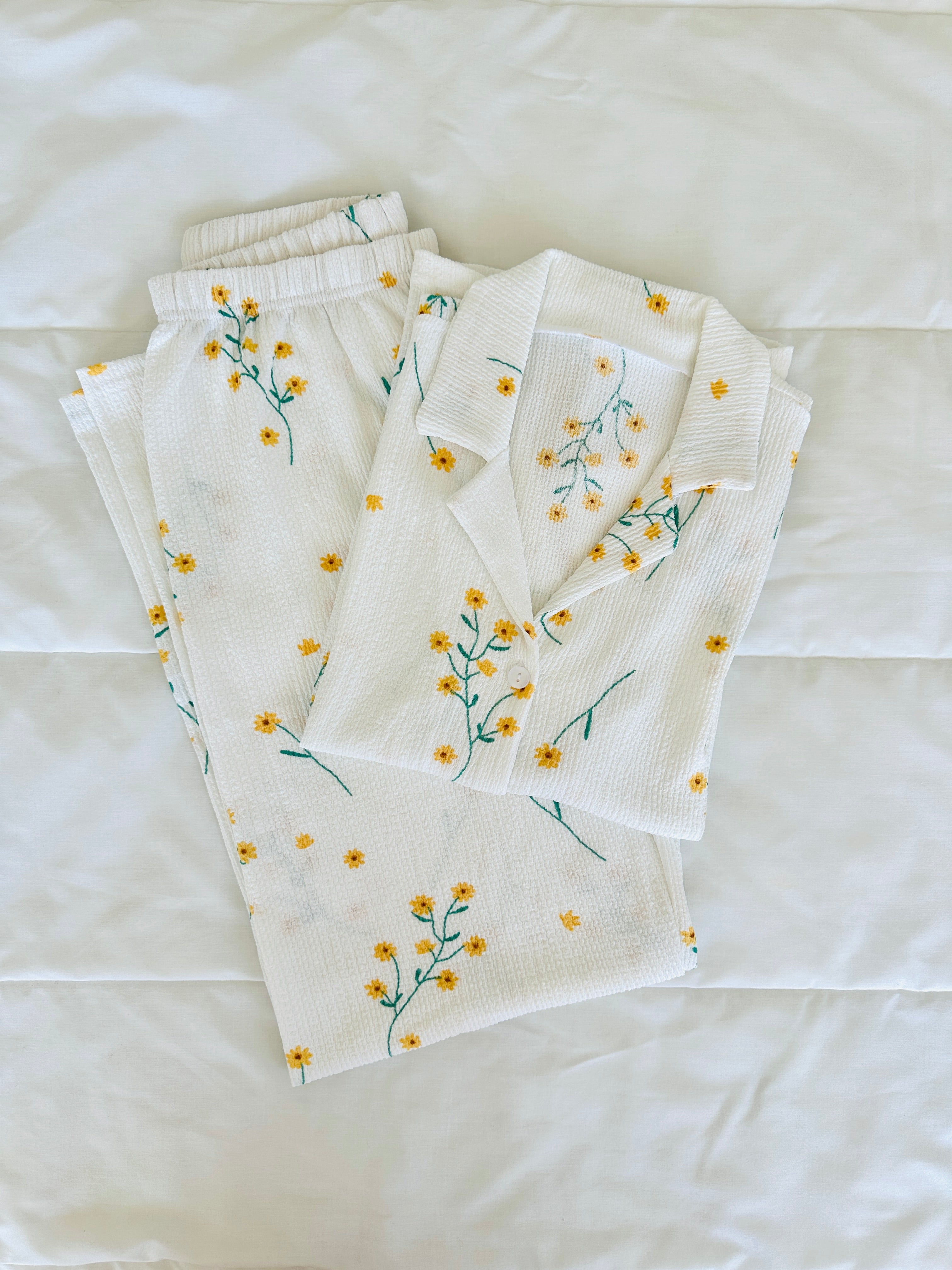 Beyaz Çiçekli Bürümcük Pijama Takımı