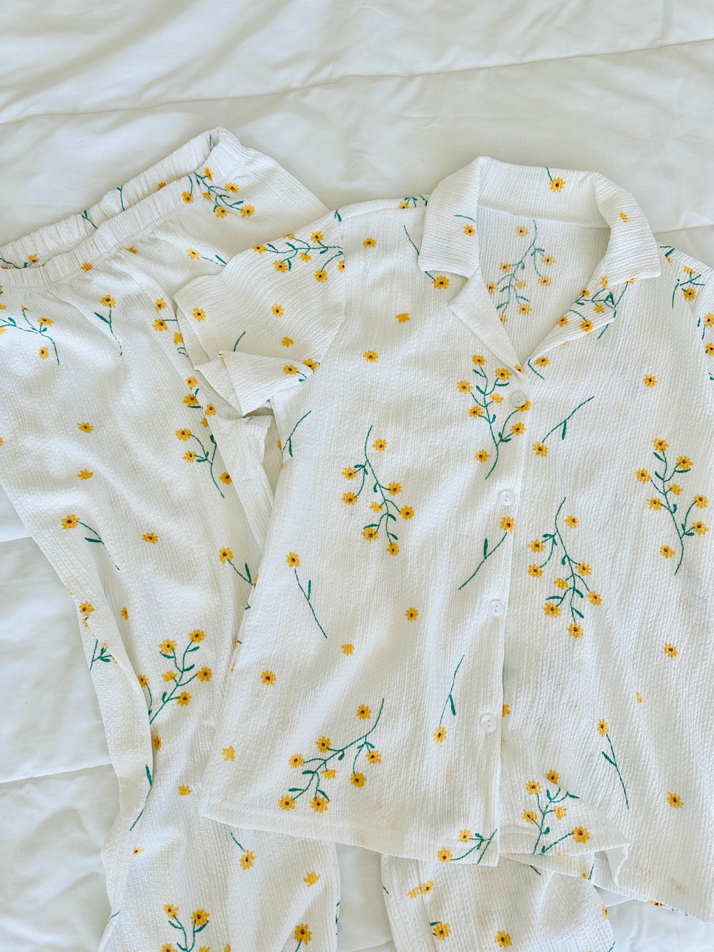 Beyaz Çiçekli Bürümcük Pijama Takımı