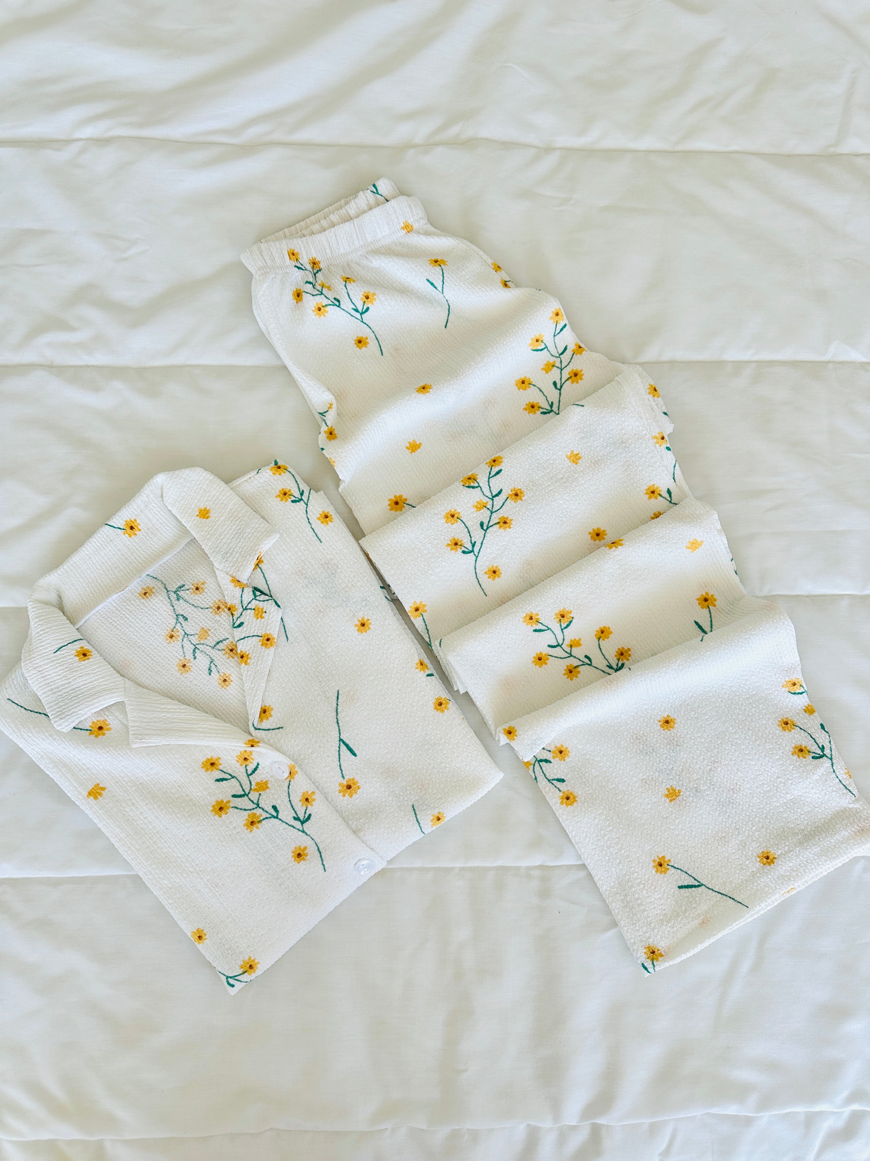 Beyaz Çiçekli Bürümcük Pijama Takımı