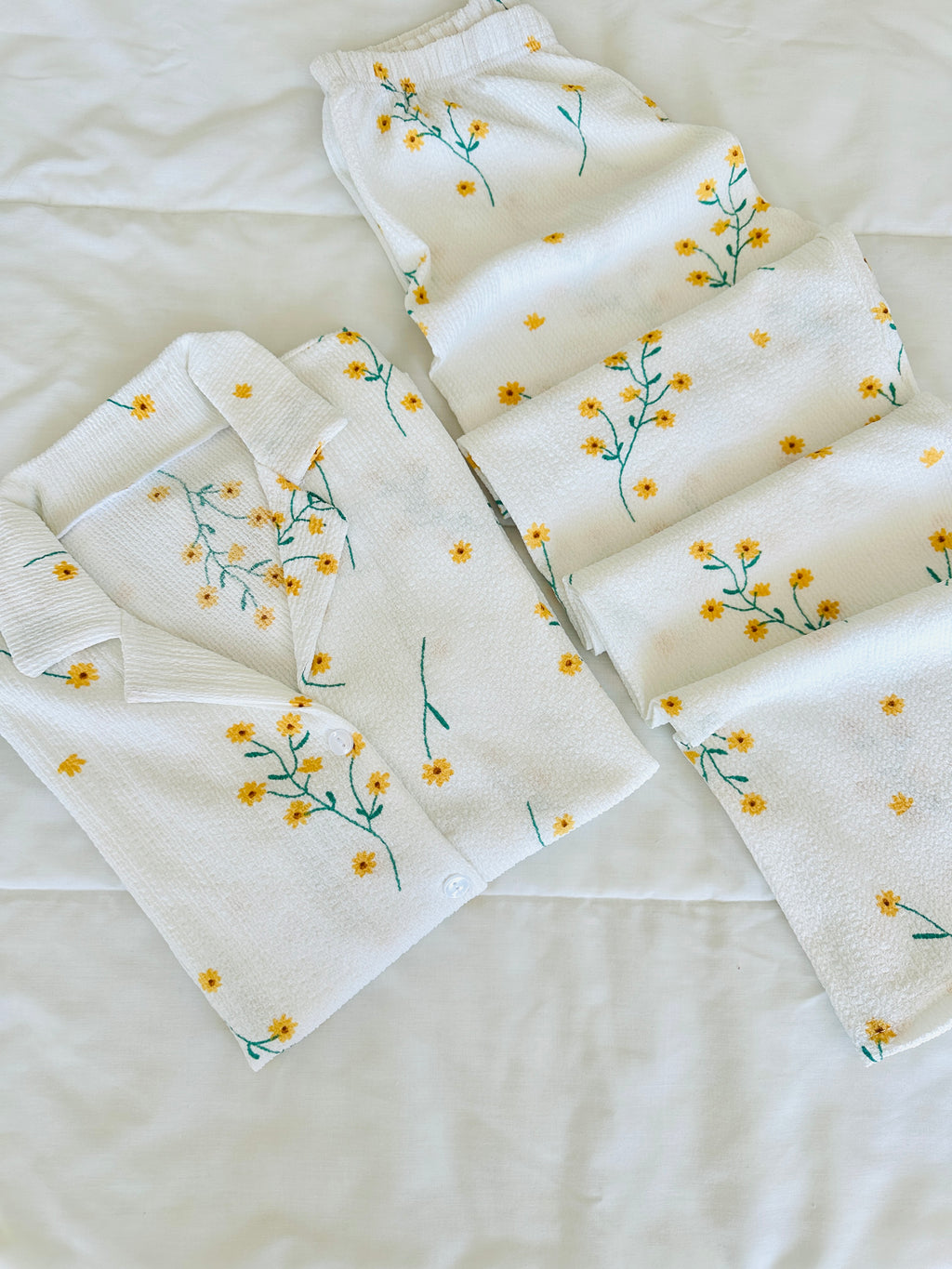 Beyaz Çiçekli Bürümcük Pijama Takımı