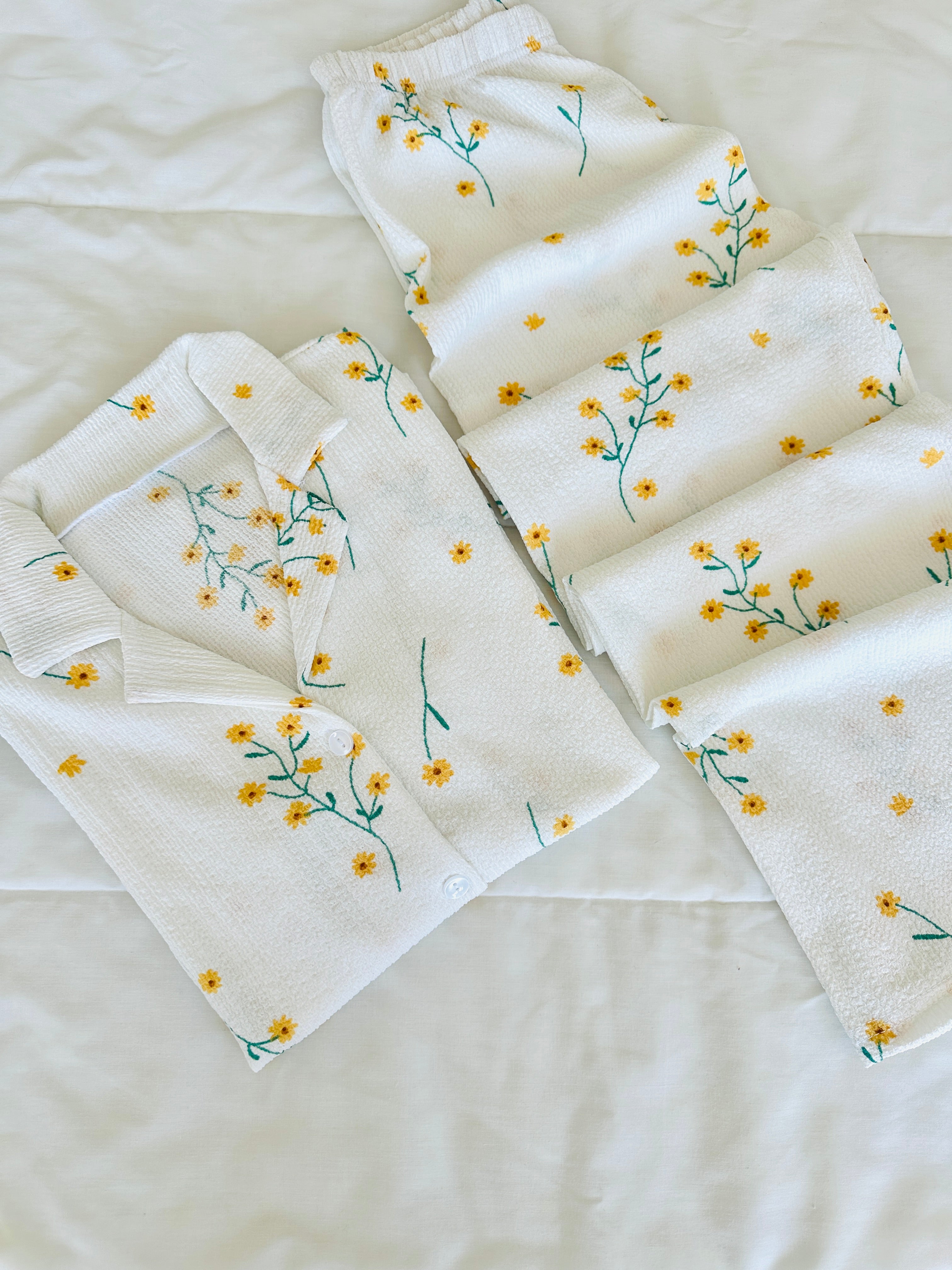 Beyaz Çiçekli Bürümcük Pijama Takımı