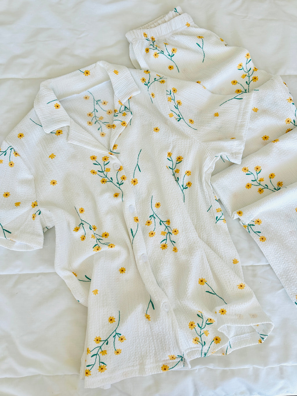 Beyaz Çiçekli Bürümcük Pijama Takımı