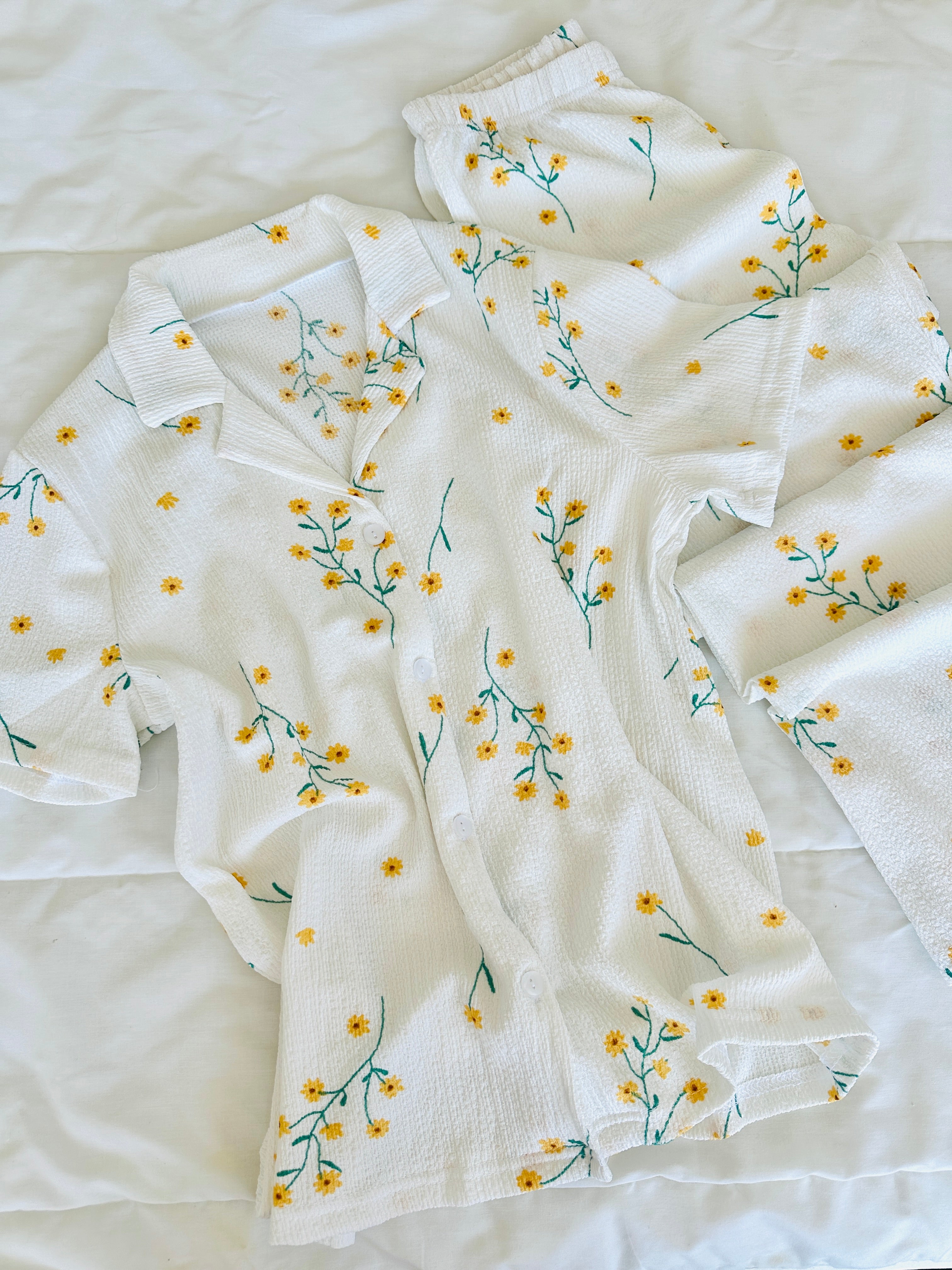 Beyaz Çiçekli Bürümcük Pijama Takımı