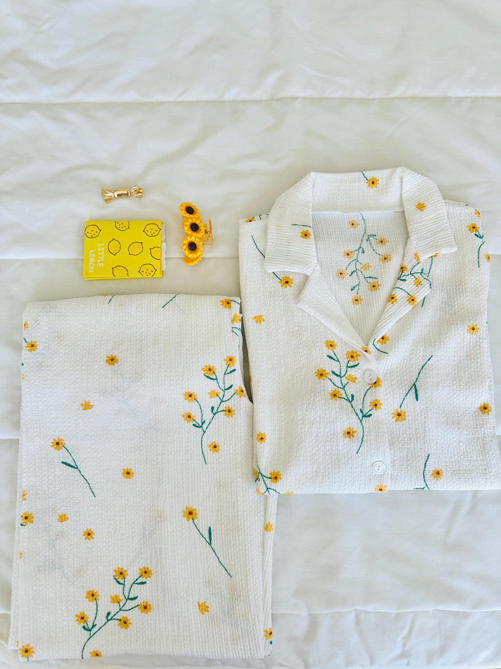 Beyaz Çiçekli Bürümcük Pijama Takımı