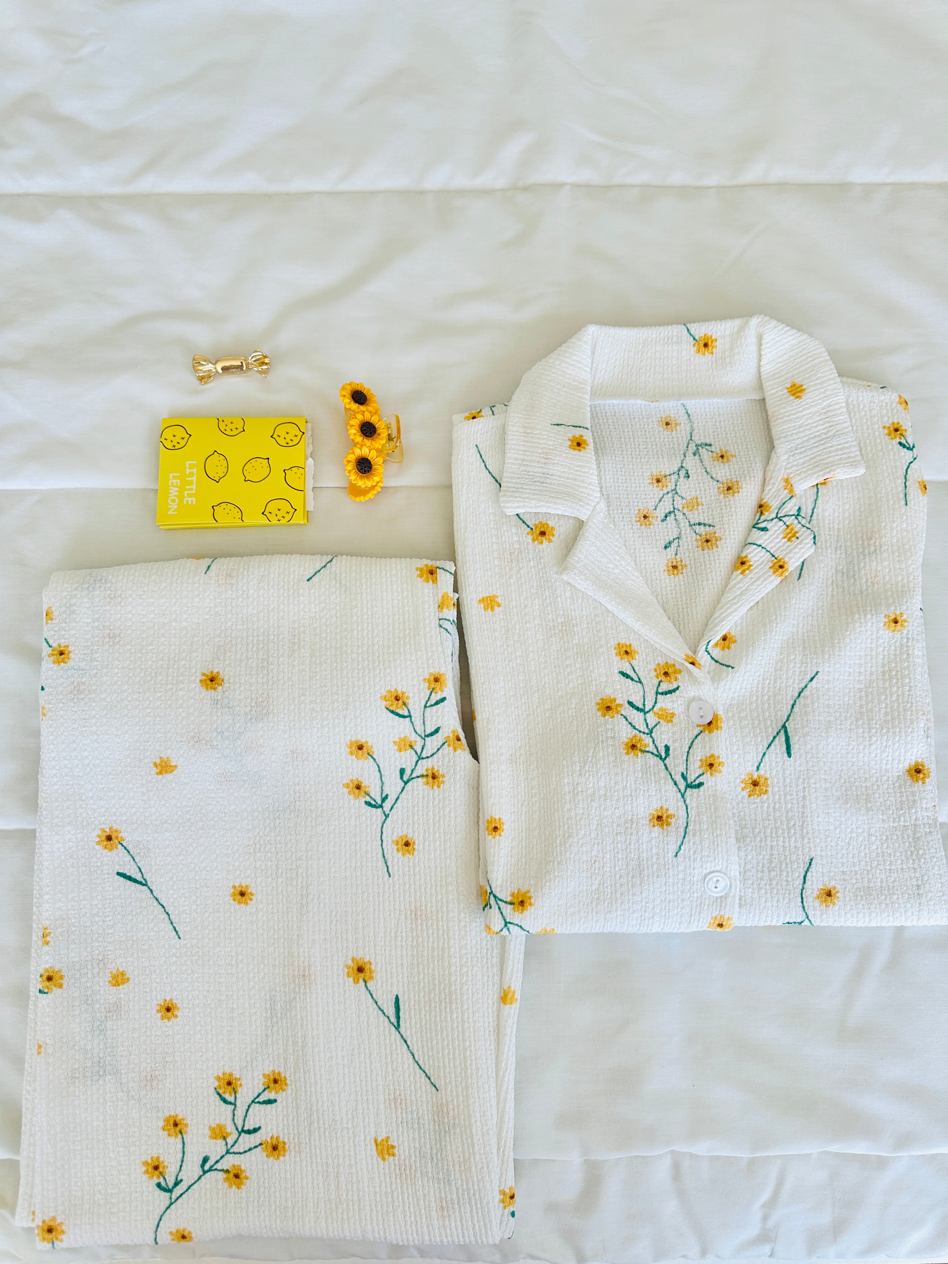Beyaz Çiçekli Bürümcük Pijama Takımı