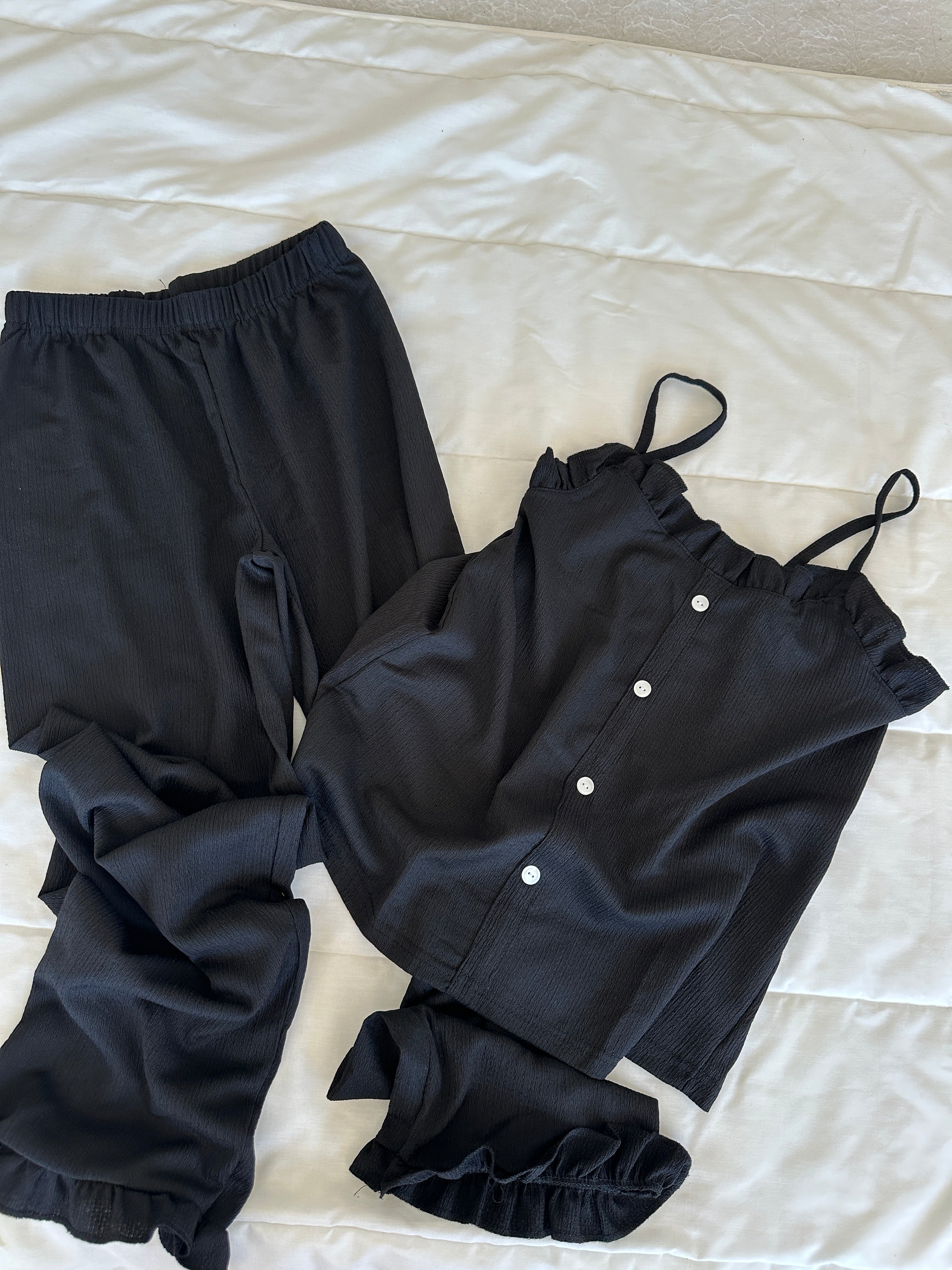Siyah Fırfır Detaylı Bürümcük Pijama Takımı