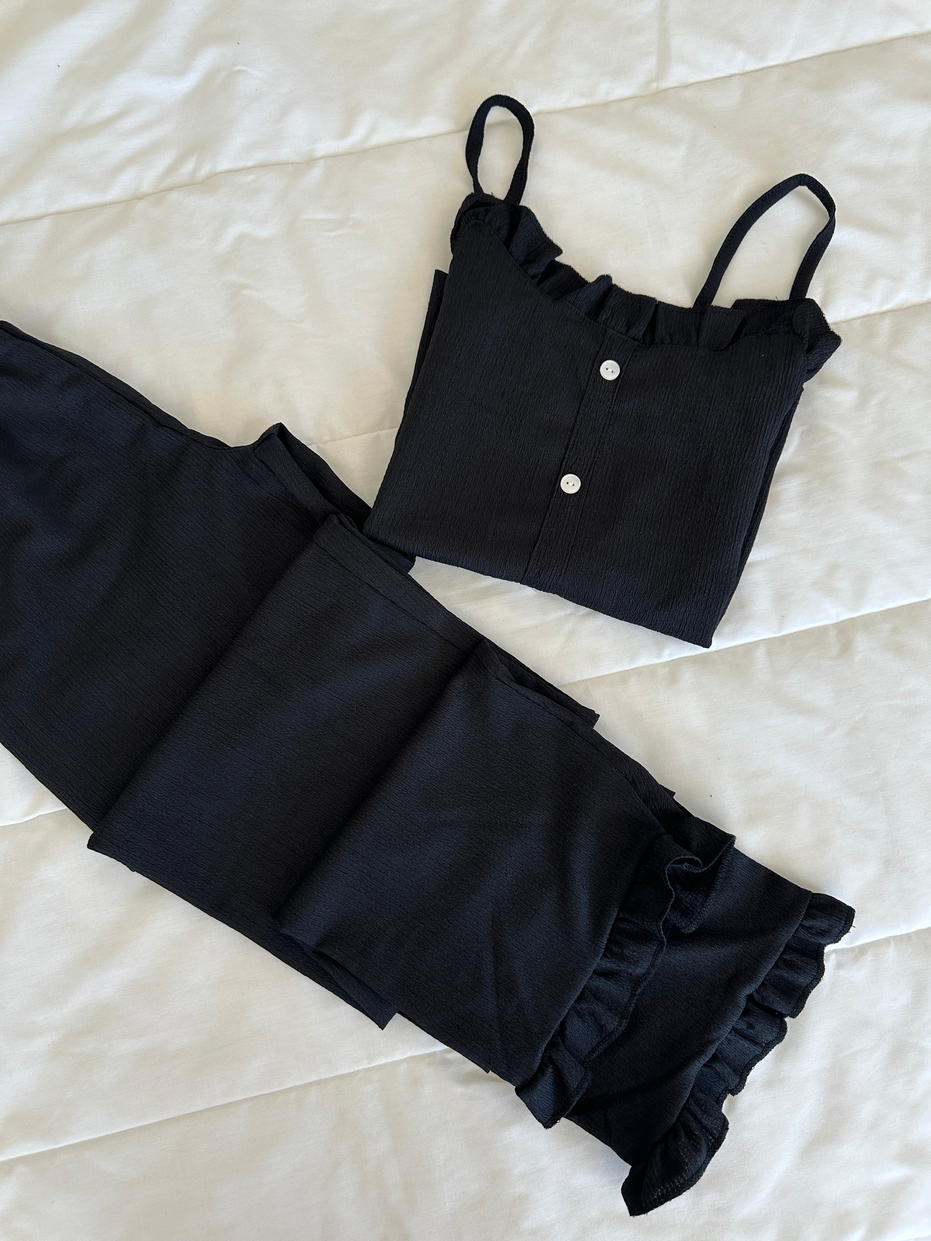 Siyah Fırfır Detaylı Bürümcük Pijama Takımı