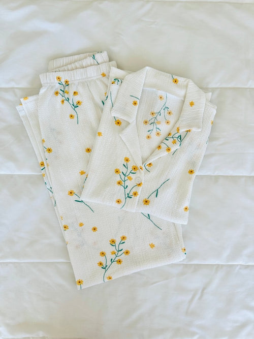 Beyaz Çiçek Desenli Bürümcük Pijama Takımı - Feruz Design