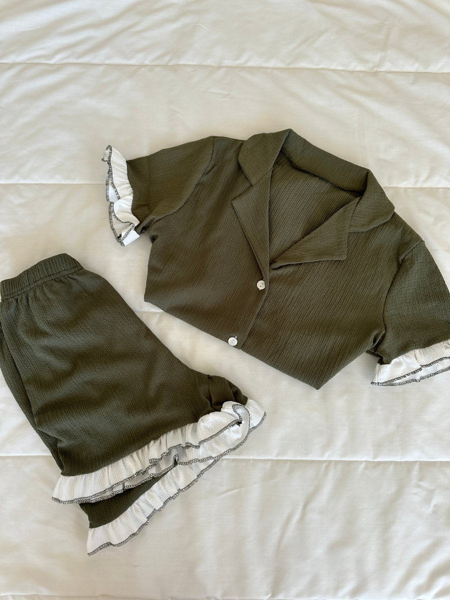 Koyu Yeşil Fırfır Detaylı Şortlu Pijama Takımı - Feruz Design