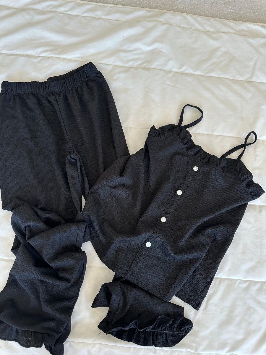 Siyah Fırfır Detaylı Bürümcük Pijama Takımı - Feruz Design